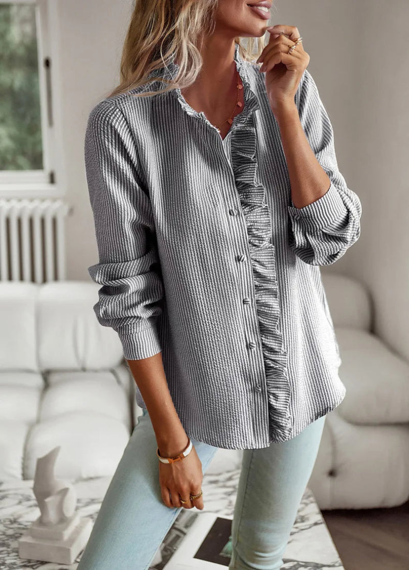 Damblus – Volangdetaljer – Knappstängning – Elegant stickad design