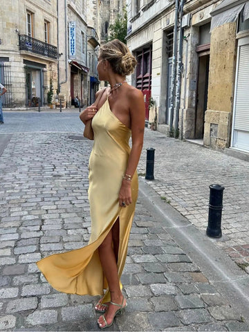 Damklänning i satin – One-shoulder – Slits – Elegant aftonklänning